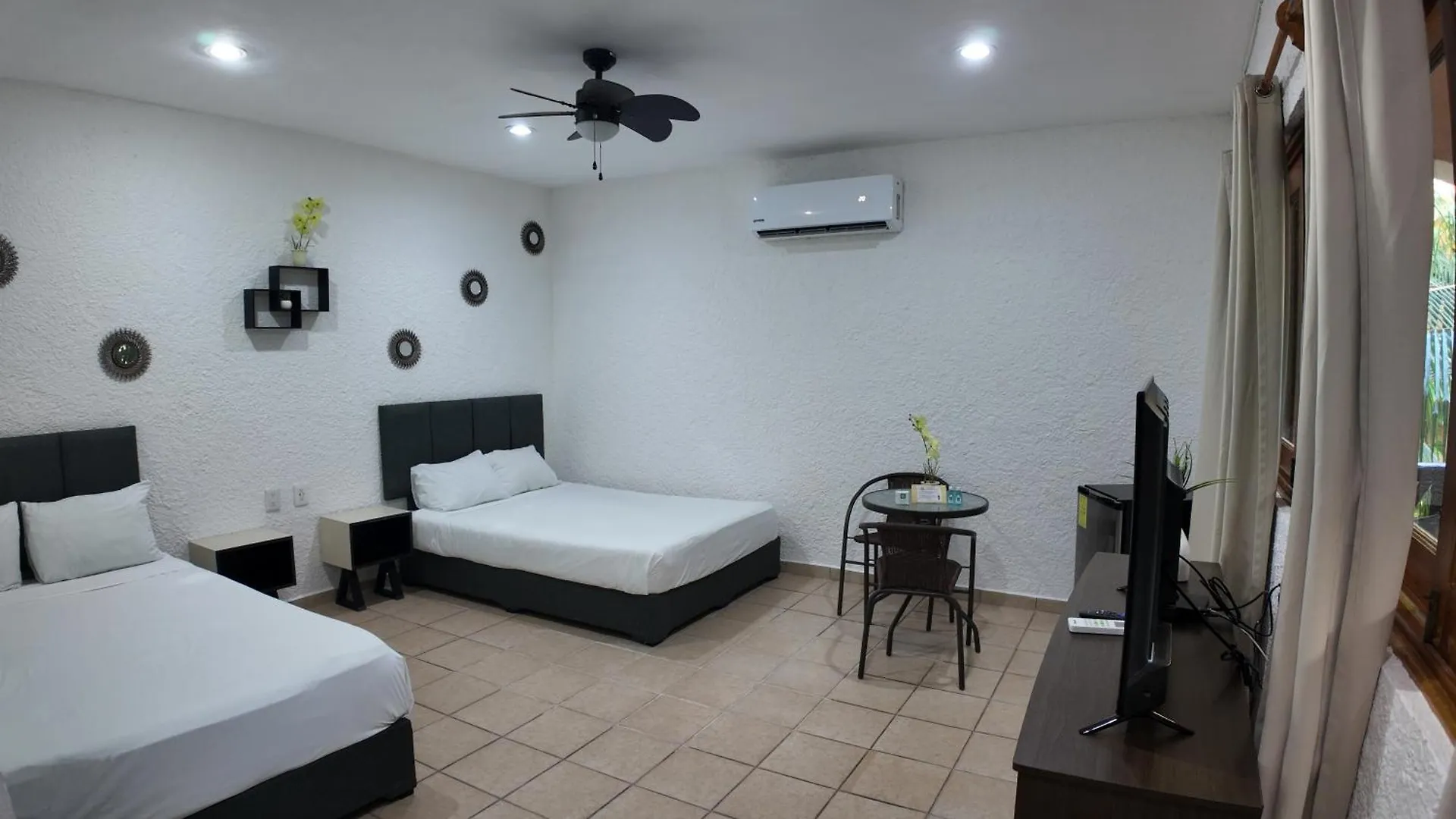 Hotel Bosque Caribe, 5th Av. zone Playa del Carmen