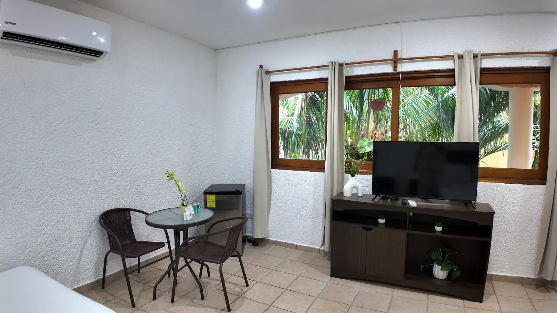 Hotel Bosque Caribe, 5th Av. zone Playa del Carmen